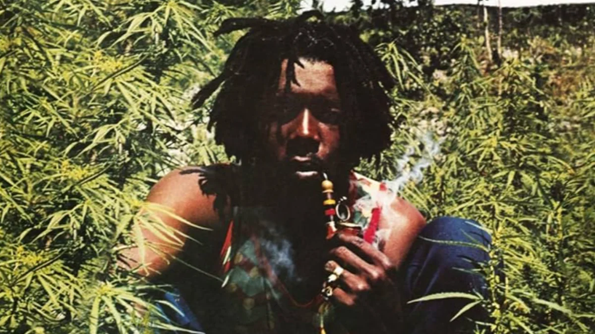Peter Tosh a padesát let boje za legalizaci